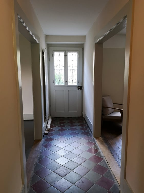 Maison multifonctionnelle avec 3 appartements, carnotzet et jardin 34