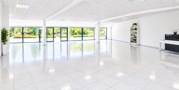 A louer local commercial de 200m2 avec vitrine sur l'axe Delémont-Bâle 2