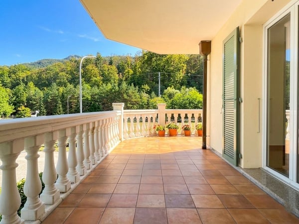 Spacieux appartement de 5.5 pièces à vendre à Soyhières avec grand balcon de 35m2 6