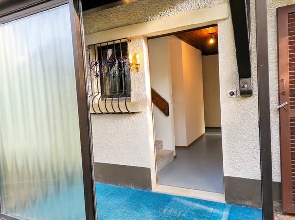 Jolie maison dans quartier résidentiel, avec garage + carport + place de parc, libre de suite. 15