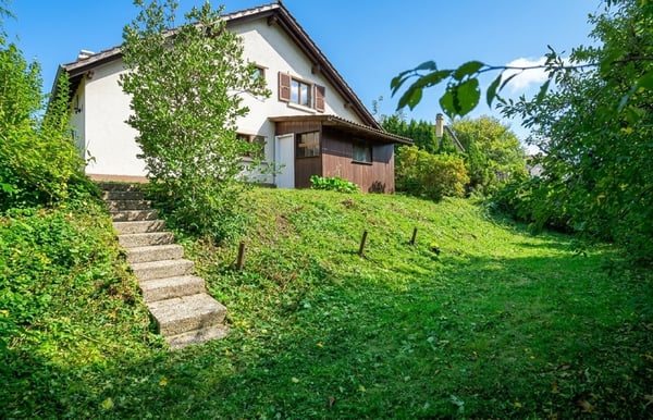 Jolie maison dans quartier résidentiel, avec garage + carport + place de parc, libre de suite. 8