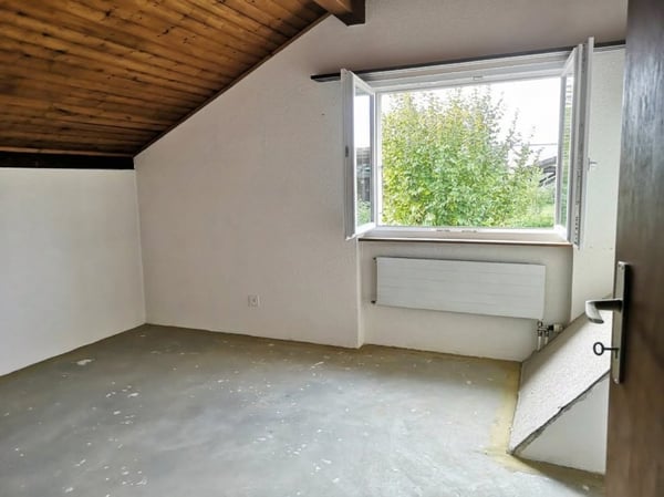 Jolie maison dans quartier résidentiel, avec garage + carport + place de parc, libre de suite. 26