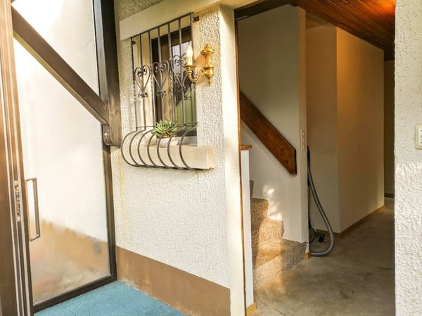 Jolie maison dans quartier résidentiel, avec garage + carport + place de parc, libre de suite. 16