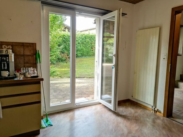 Jolie maison dans quartier résidentiel, avec garage + carport + place de parc, libre de suite. 18
