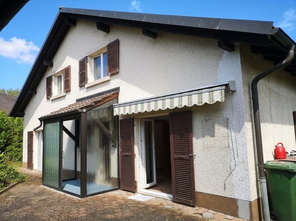 Jolie maison dans quartier résidentiel, avec garage + carport + place de parc, libre de suite. 7