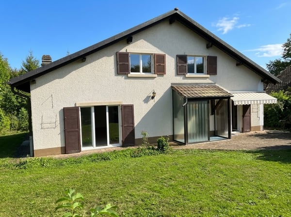 Jolie maison dans quartier résidentiel, avec garage + carport + place de parc, libre de suite. 6