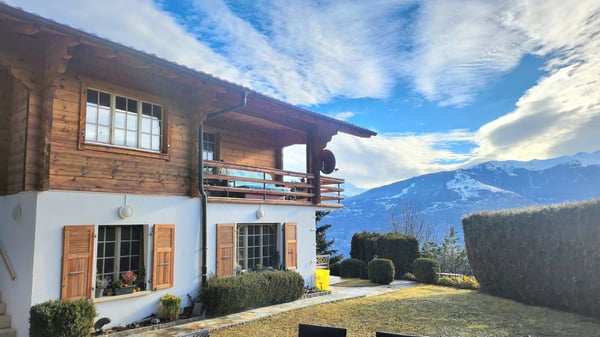Valais central, magnifique chalet avec vue paradisiaque, situation de premier ordre, tranquillité 2