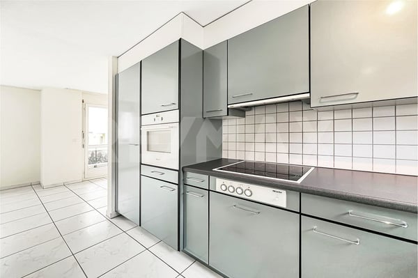 Charmante 1 -Zimmer-Wohnung mit viel Lichteinfall und Balkon 12