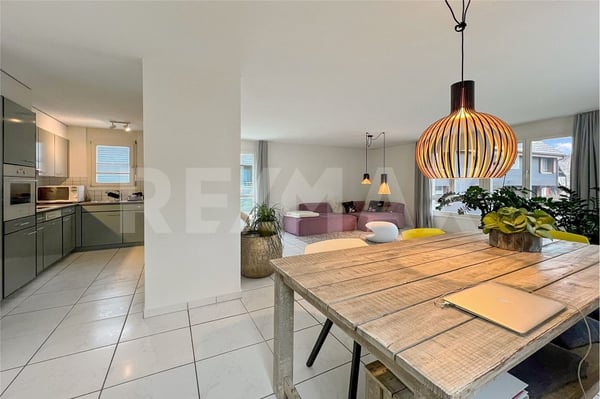 Charmante 1 -Zimmer-Wohnung mit viel Lichteinfall und Balkon 2