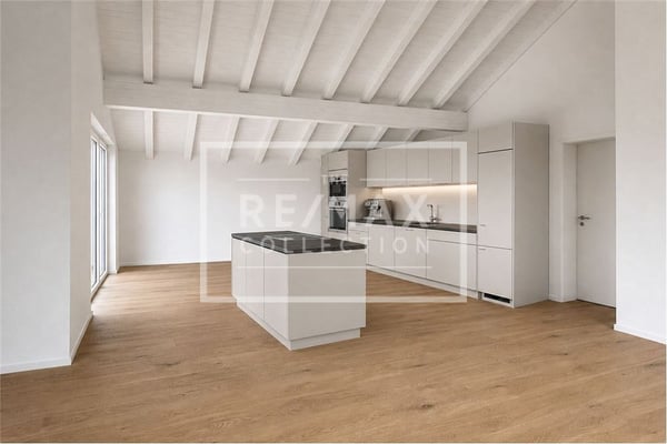 Charmante neu renovierte Dachwohnung mit Cheminée, 2 Balkonen und atemberaubender Seesicht 2