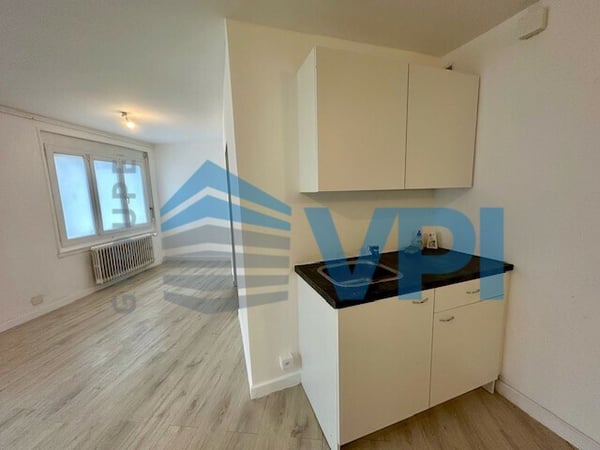 Lausanne - Studio rénové au 3ème étage 2