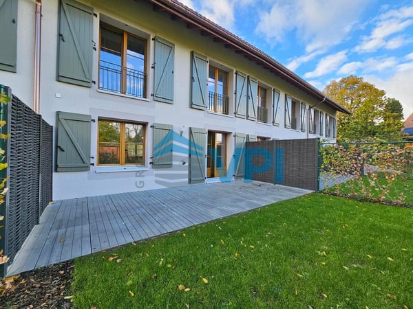Superbe villa mitoyenne 6 pièces avec terrasse et jardin privatifs à B 8