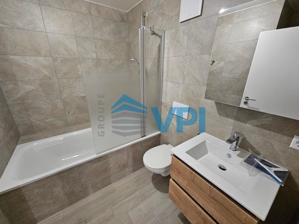 Superbe villa mitoyenne 6 pièces avec terrasse et jardin privatifs à B 9