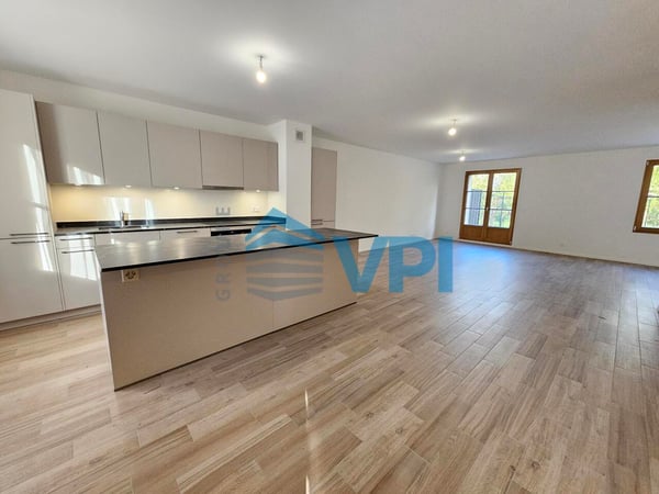 Superbe villa mitoyenne 6 pièces avec terrasse et jardin privatifs à B 3