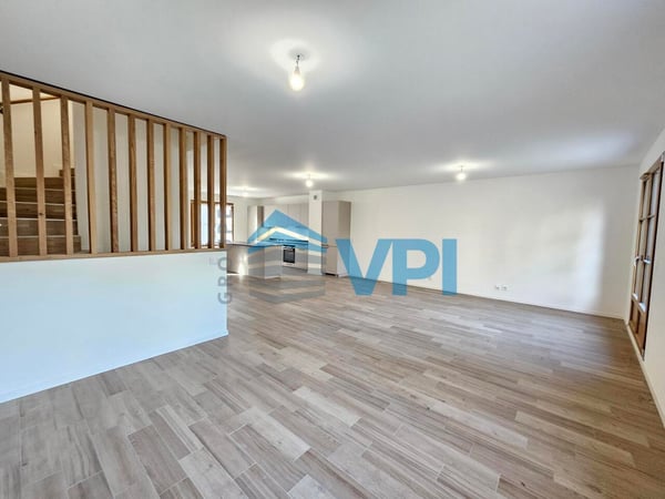 Superbe villa mitoyenne 6 pièces avec terrasse et jardin privatifs à B 6