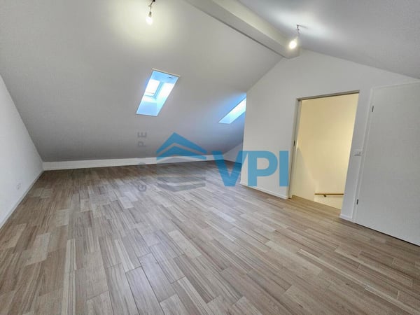 Superbe villa mitoyenne 6 pièces avec terrasse et jardin privatifs à B 11