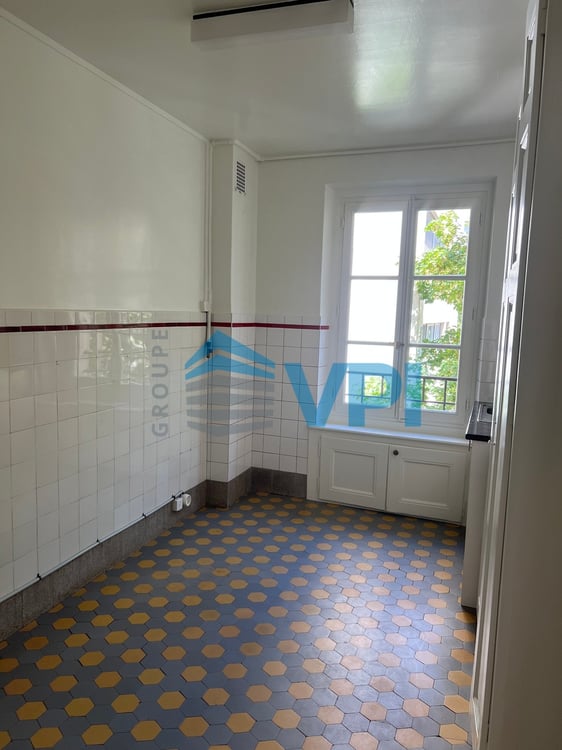 Charmant appartement de 4.5 pièces avec balcon à Champel 4