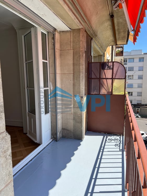 Charmant appartement de 4.5 pièces avec balcon à Champel 12