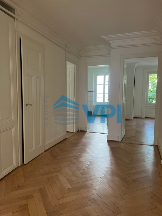 Charmant appartement de 4.5 pièces avec balcon à Champel 10