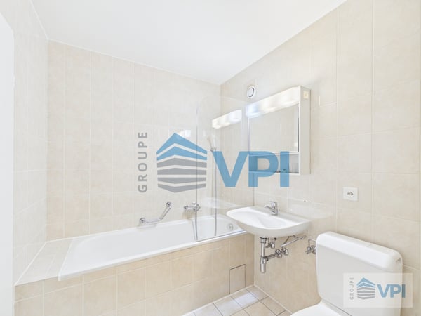 Appartement de 7 pièces à Plainpalais 8
