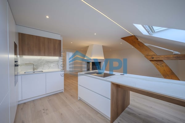VEVEY - MAGNIFIQUE 2.5 PIÈCES RENOVÉ DANS LES COMBLES 8