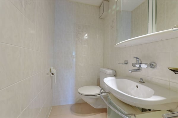 1-Zimmer-Eigentumswohnung im 3. Obergeschoss mit Lift und verglastem Eckbalkon 9