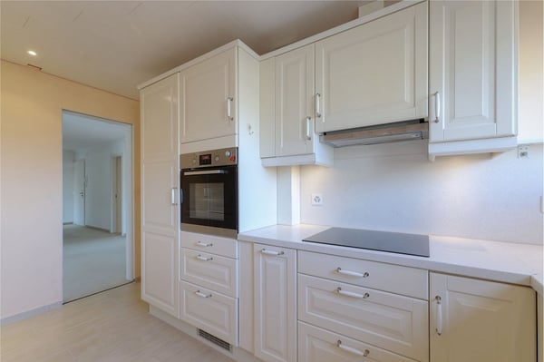 1-Zimmer-Eigentumswohnung im 3. Obergeschoss mit Lift und verglastem Eckbalkon 7