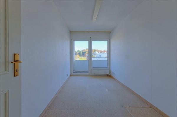 1-Zimmer-Eigentumswohnung im 3. Obergeschoss mit Lift und verglastem Eckbalkon 8