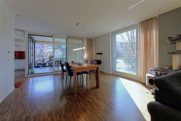 Moderne 2½-Zimmerwohnung mit 82 m² und zwei Balkone 2