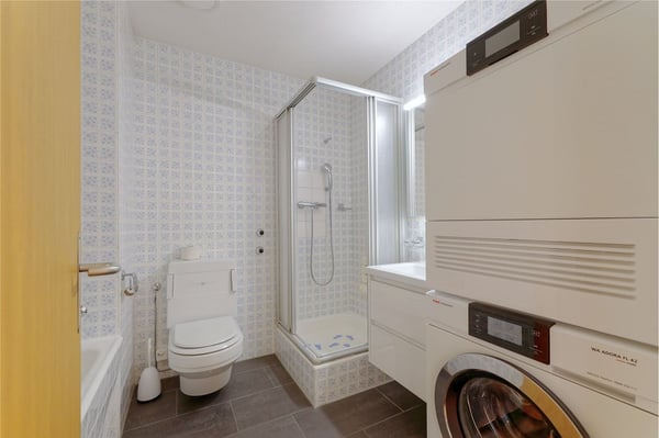 Stilvolle 4½-Zimmerwohnung mit beheiztem Bastelraum an beliebter Lage in Bolligen 12