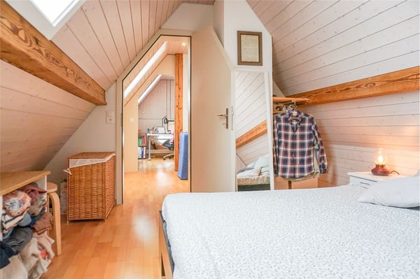 Vielseitiges Dreiparteienhaus mit Garten und attraktiven Nutzungsmöglichkeiten 12