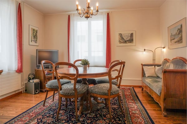 Vielseitiges Dreiparteienhaus mit Garten und attraktiven Nutzungsmöglichkeiten 8