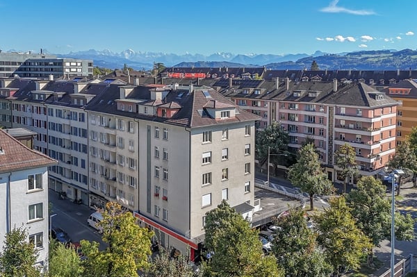 Grosszügige 4½-Zimmer-Eigentumswohnung mitten im Breitsch 2