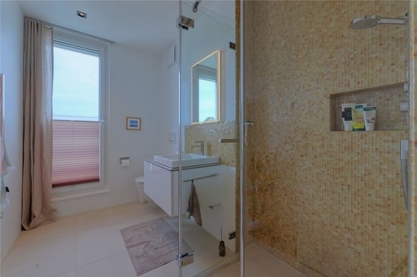 Neuwertige 4½-Zimmer Attikawohnung mit traumhafter Terrasse und Weitblick 8