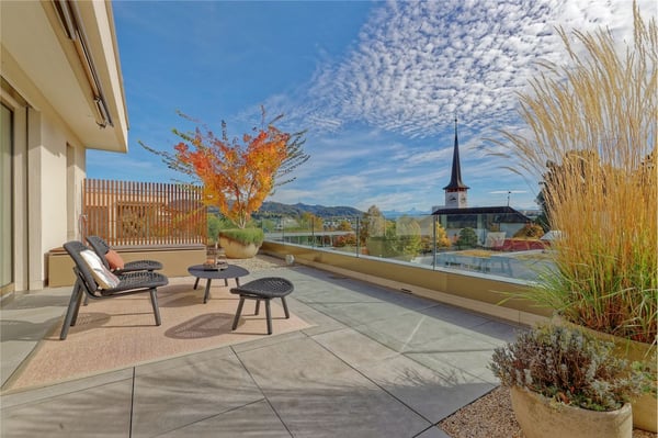 Neuwertige 4½-Zimmer Attikawohnung mit traumhafter Terrasse und Weitblick 2