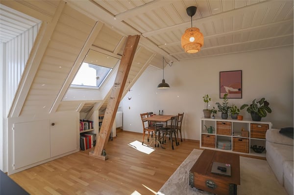 Kleine, charmante Dachwohnung mitten im Breitsch 9