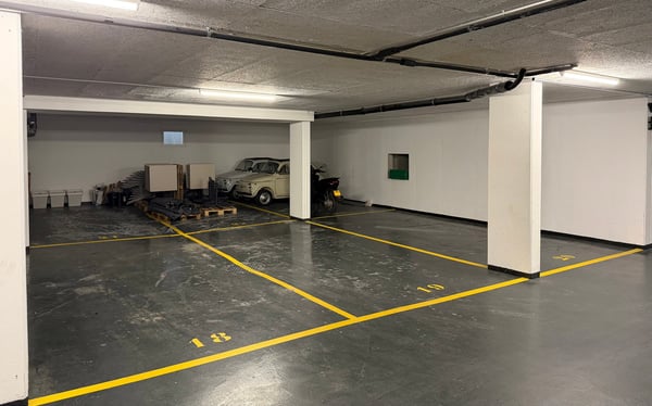 Places de parc / Espace de stockage 3