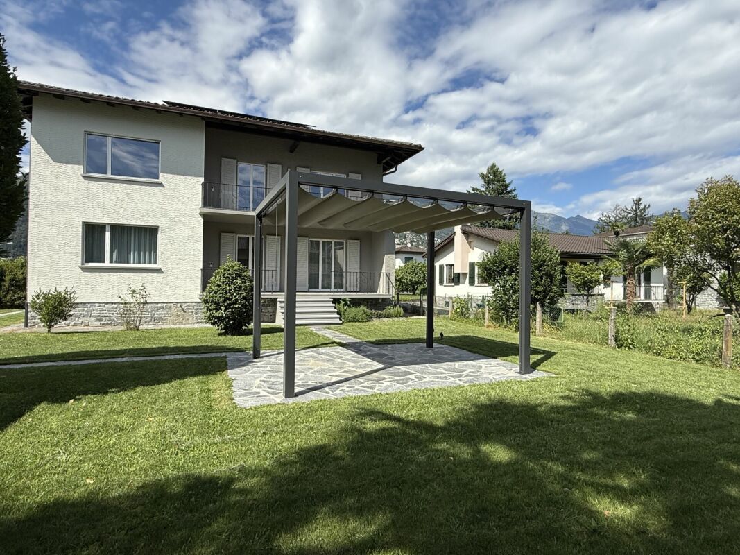 Elegante appartamento di 4.5 locali al piano superiore in stile ticinese ad Ascona