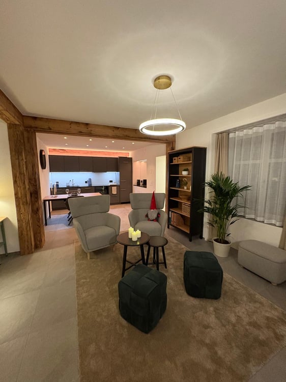 Neue komplett möblierte 2.5-Zimmer-Wohnung 1