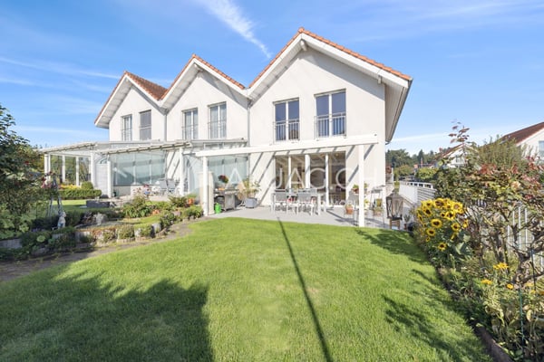 REIHENECKHAUS MIT TERRASSE UND GARTEN 1