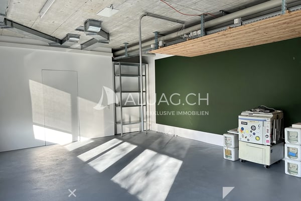 GEWERBERAUM AN TOPLAGE , ARBEITEN AM KANAL 4