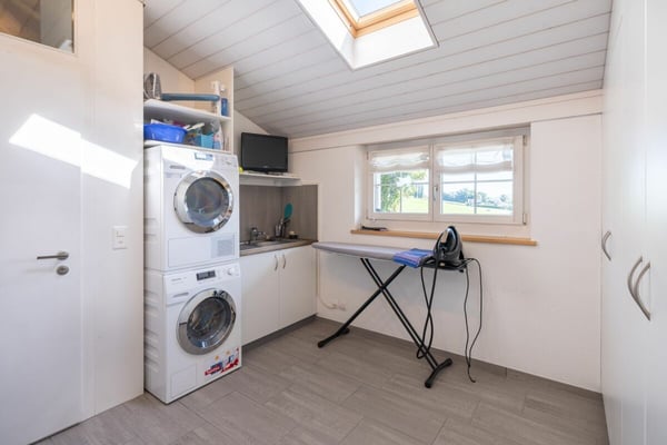 Villa im Chalet-Stil mit Pool & Sicht auf die Berner Alpenkette in Riggisberg 11