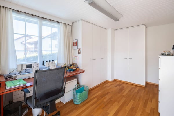 Villa im Chalet-Stil mit Pool & Sicht auf die Berner Alpenkette in Riggisberg 15