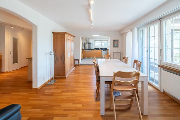 Villa im Chalet-Stil mit Pool & Sicht auf die Berner Alpenkette in Riggisberg 7