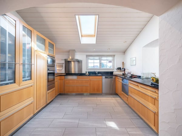 Villa im Chalet-Stil mit Pool & Sicht auf die Berner Alpenkette in Riggisberg 8