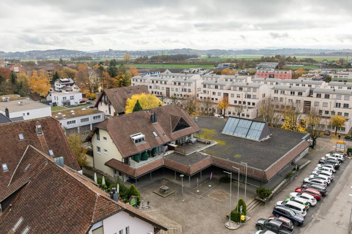 Moderne 4.5 Zimmerwohnung mit grossem Wintergarten und Terrasse im Zentrum von Oensingen
