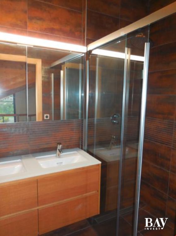 Triplex avec ascenceur privatif dans une environnement magnifique. Finitions au gré du preneur 9