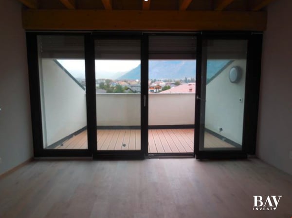 Triplex avec ascenceur privatif dans une environnement magnifique. Finitions au gré du preneur 6
