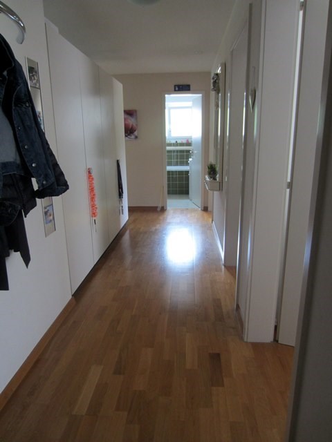 Ruhig gelegene 4,5-Zimmer-Wohnung in Richigen inkl. PP 3