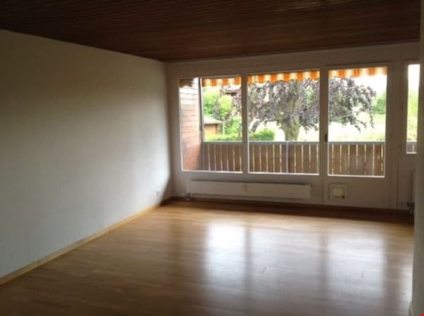 Ruhig gelegene 4,5-Zimmer-Wohnung in Richigen inkl. PP 6
